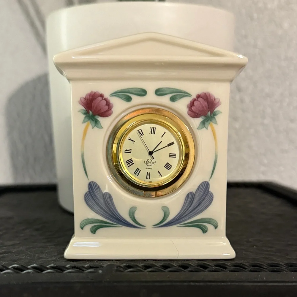 Elegant Floral Clock with Gold Accents